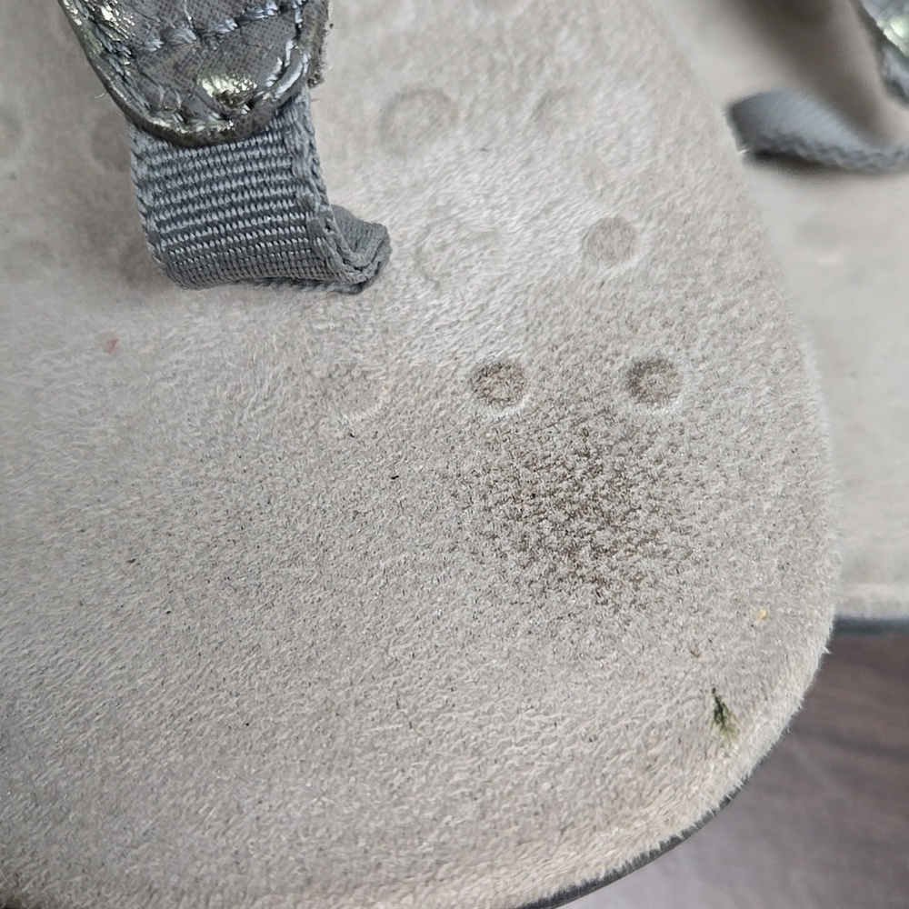 Vionic Size 8.5 Silver/Grey Faux Snakeskin Amaya Thong Sandals - Picture 6 of 6